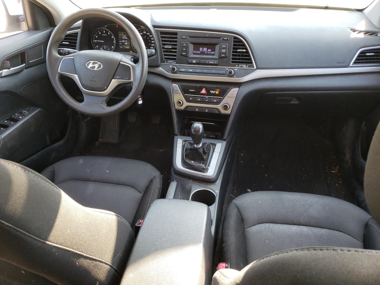 2017 Hyundai Elantra - Image 8