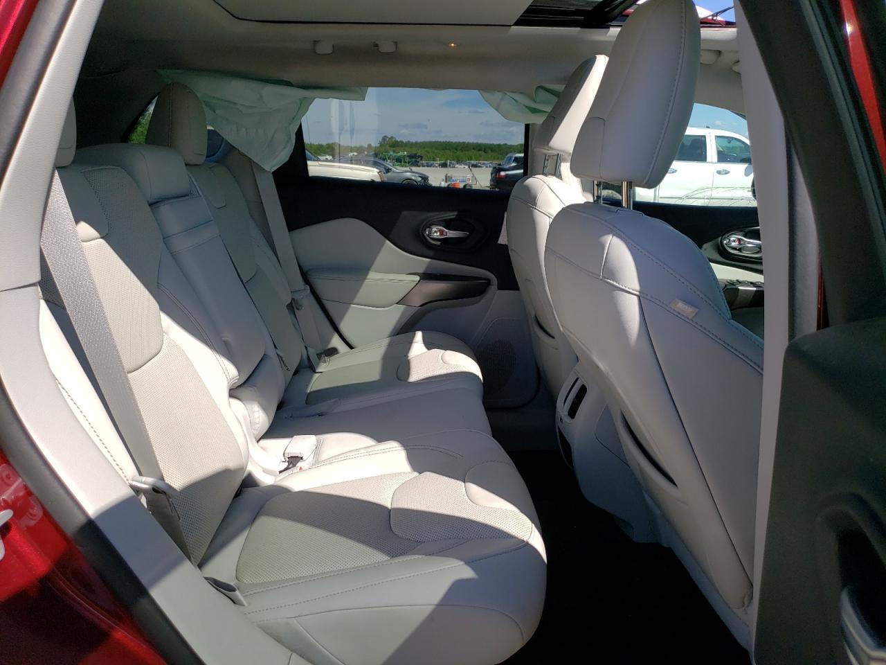 2019 Jeep Cherokee Overland VIN: 1C4PJLJX2KD249940 Lot: 60638394