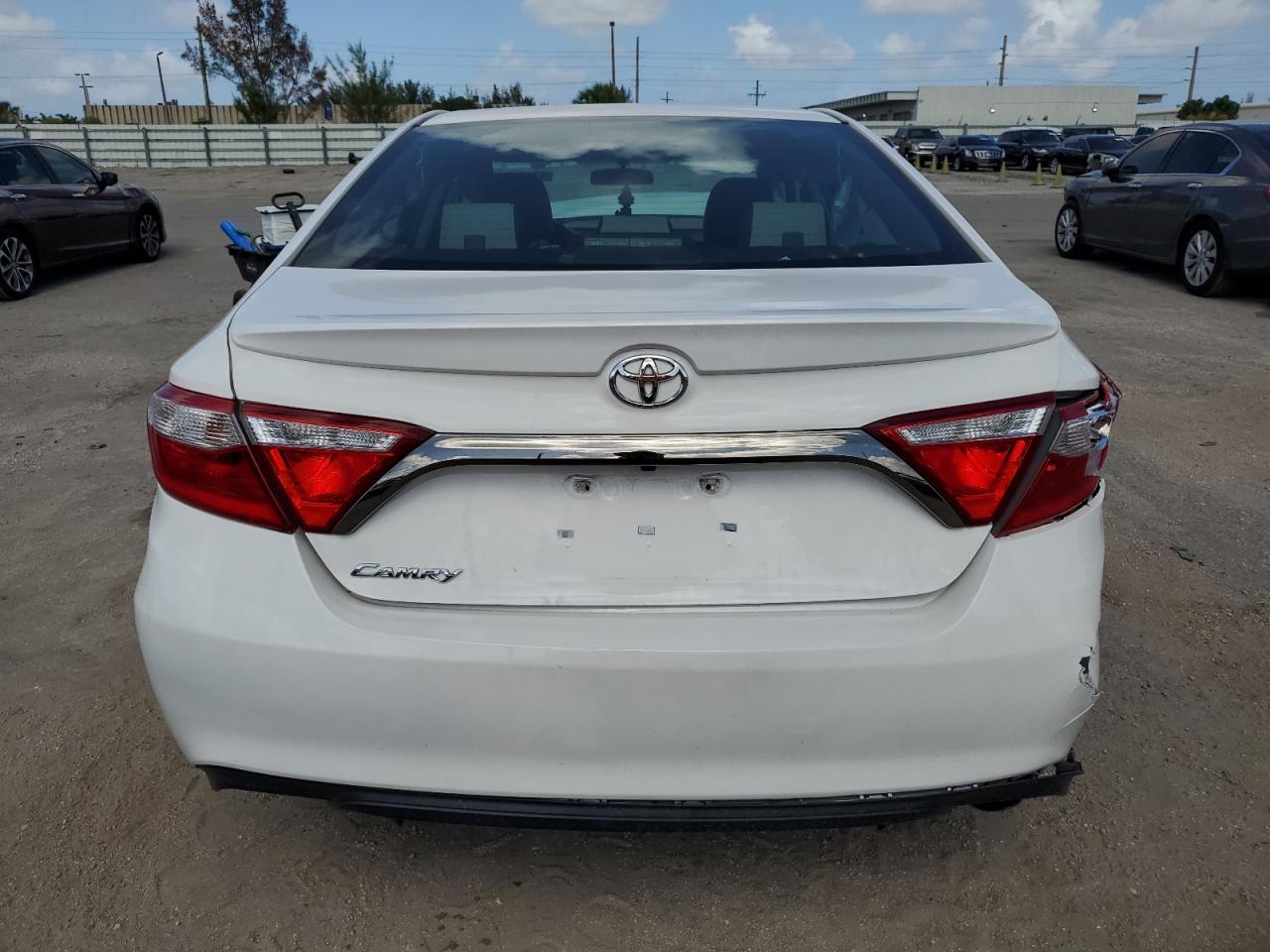 4T1BF1FK9GU182866 2016 Toyota Camry Le