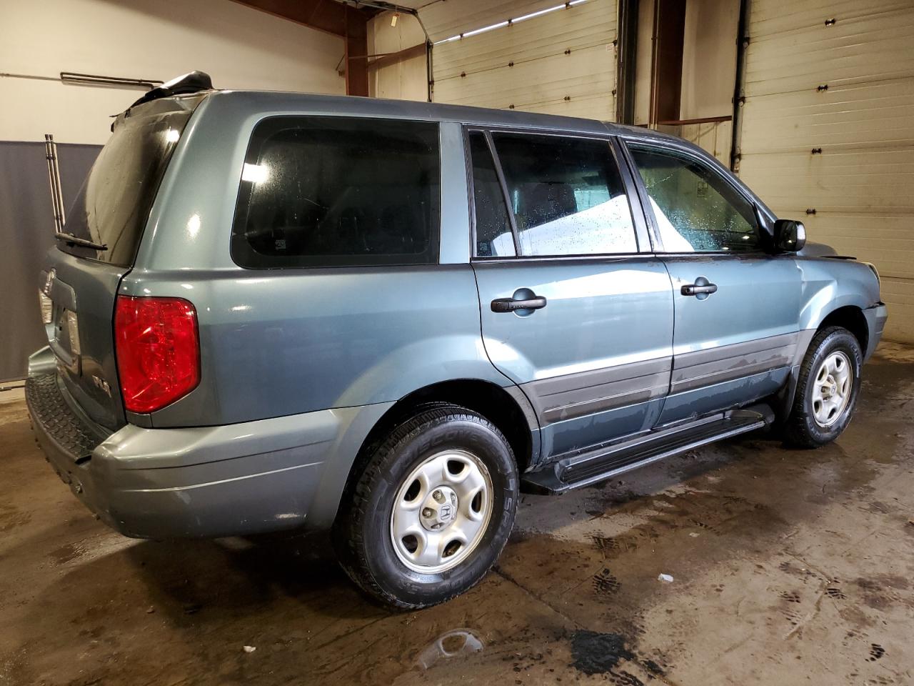 2005 Honda Pilot Lx VIN: 2HKYF18115H520738 Lot: 63672854