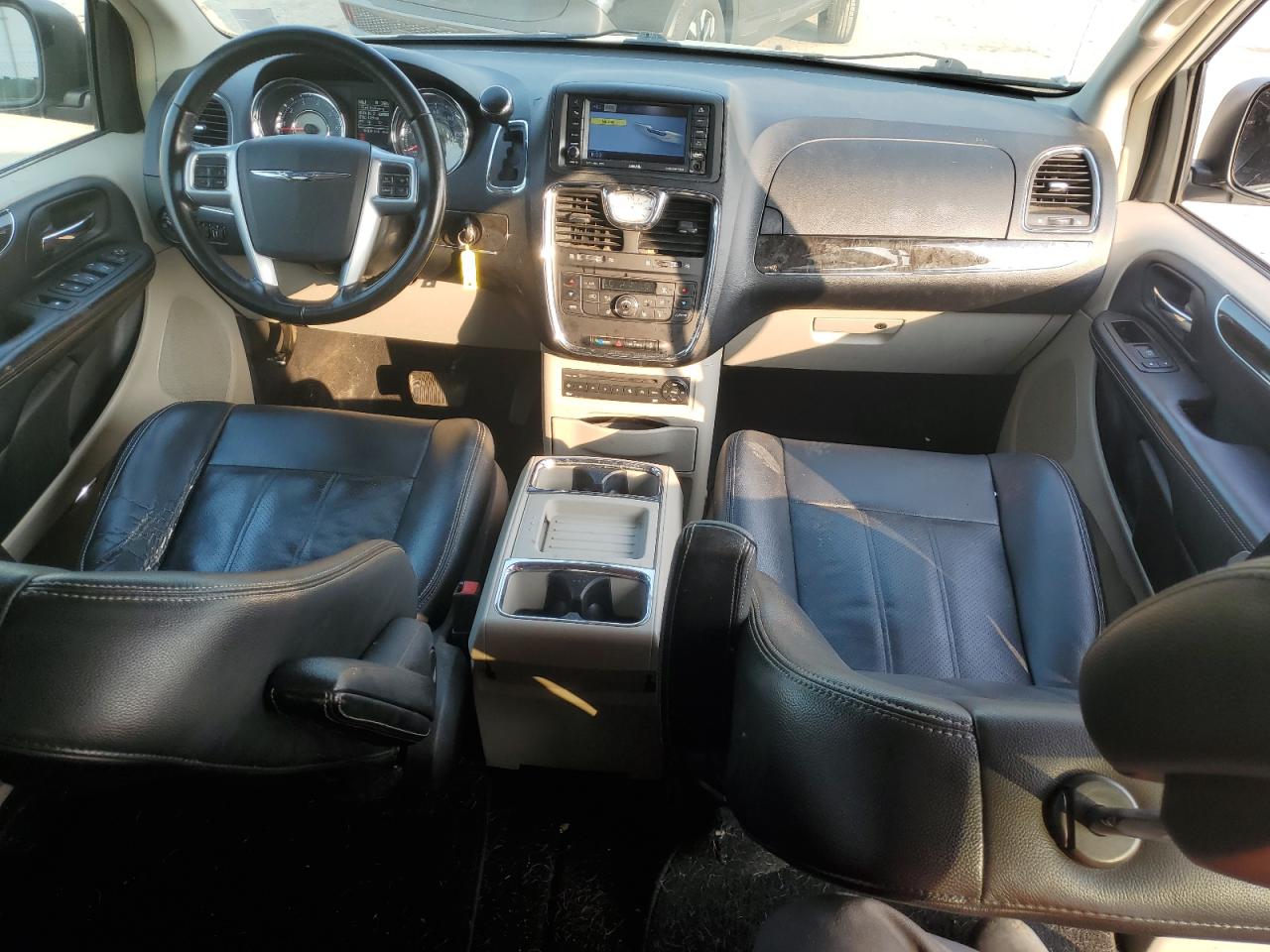 2011 Chrysler Town & Country Touring L VIN: 2A4RR8DGXBR677353 Lot: 64705554