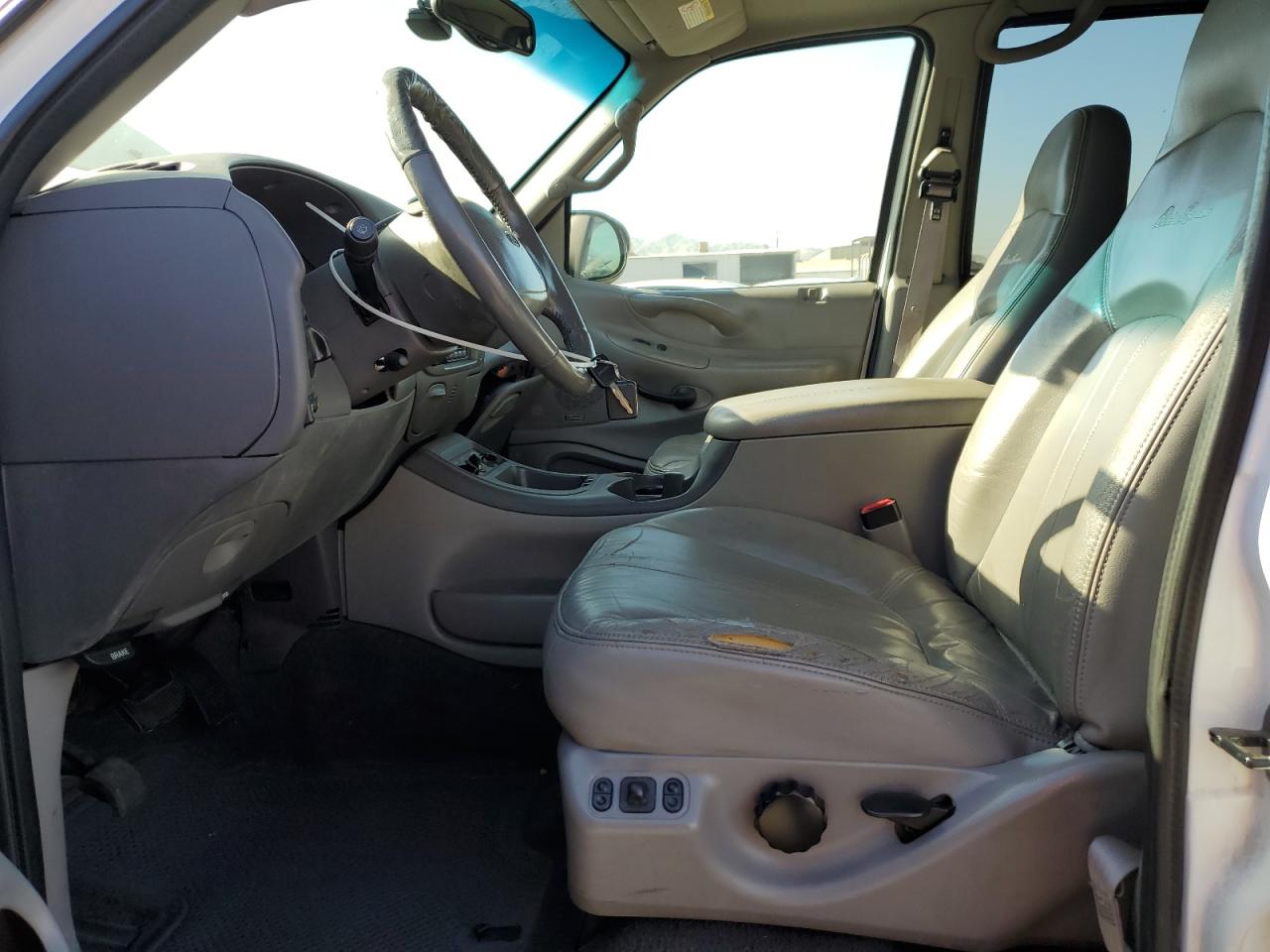 2000 Ford Expedition Eddie Bauer VIN: 1FMPU18L0YLA83071 Lot: 63739304