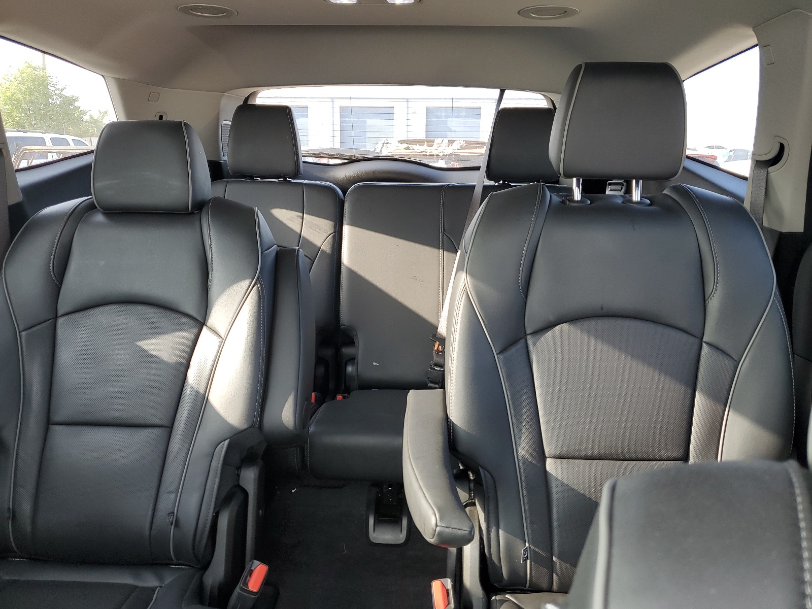 5GAERDKW2KJ137069 2019 Buick Enclave Avenir