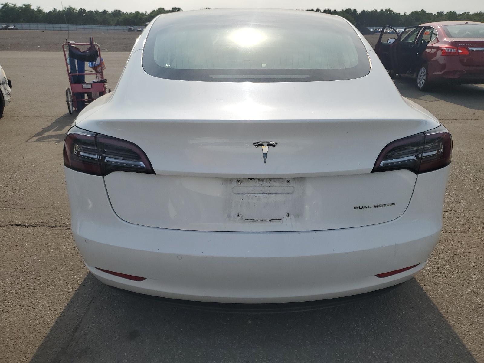 5YJ3E1EB8JF100073 2018 Tesla Model 3