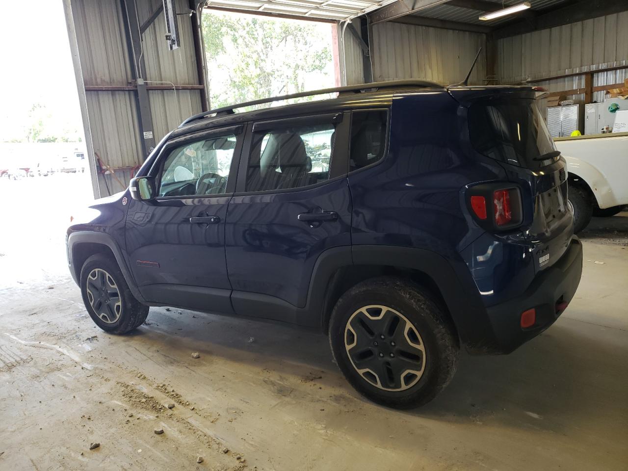 ZACCJBCB7HPF95664 2017 JEEP RENEGADE - Image 2