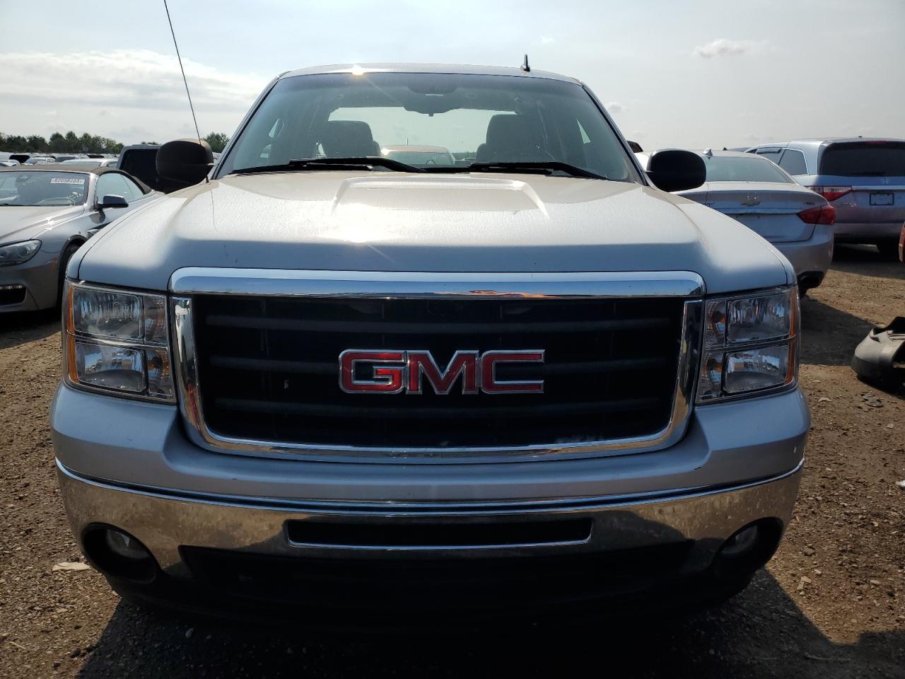 2011 GMC Sierra - Image 5