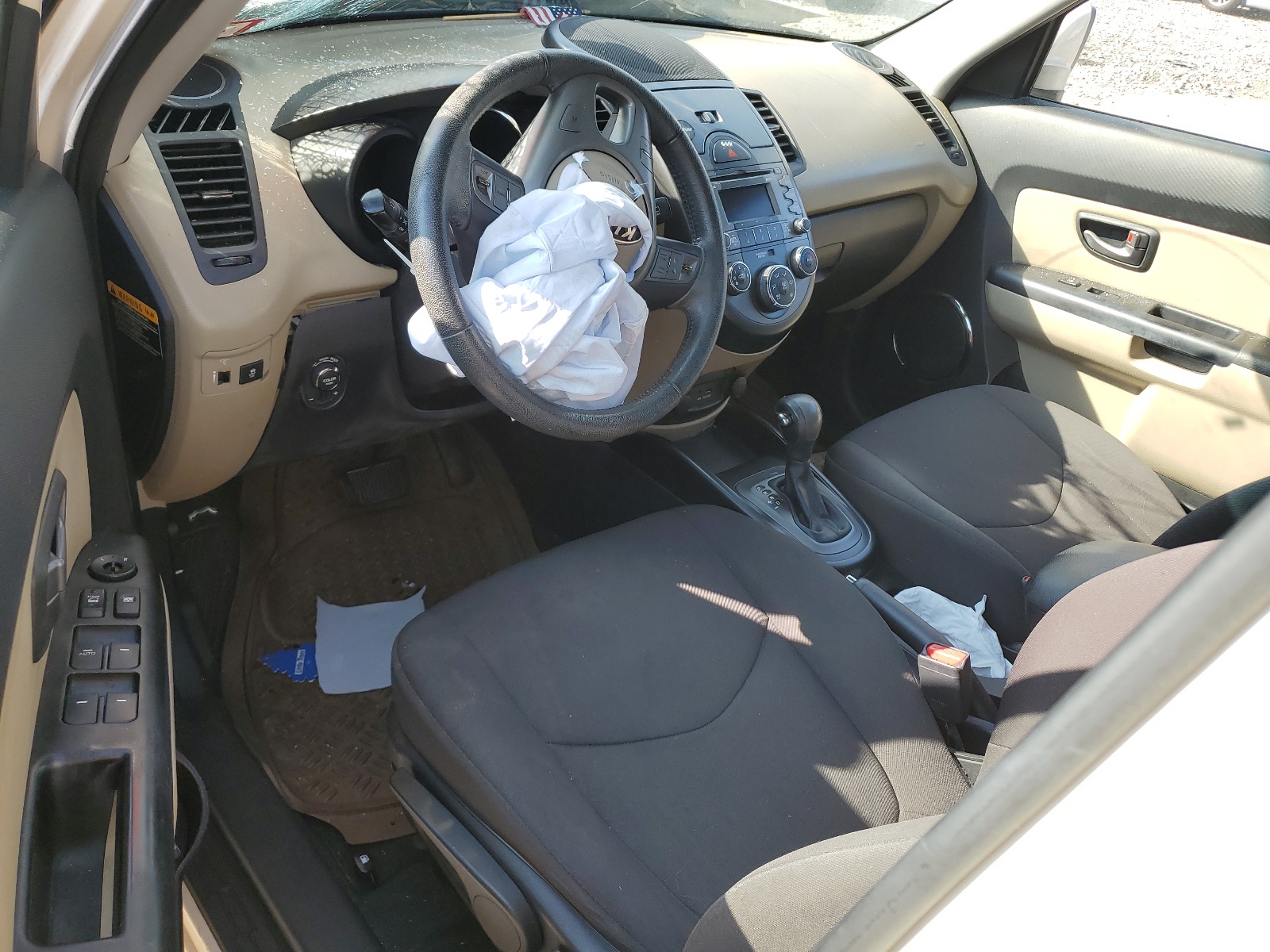 KNDJT2A25B7722064 2011 Kia Soul +