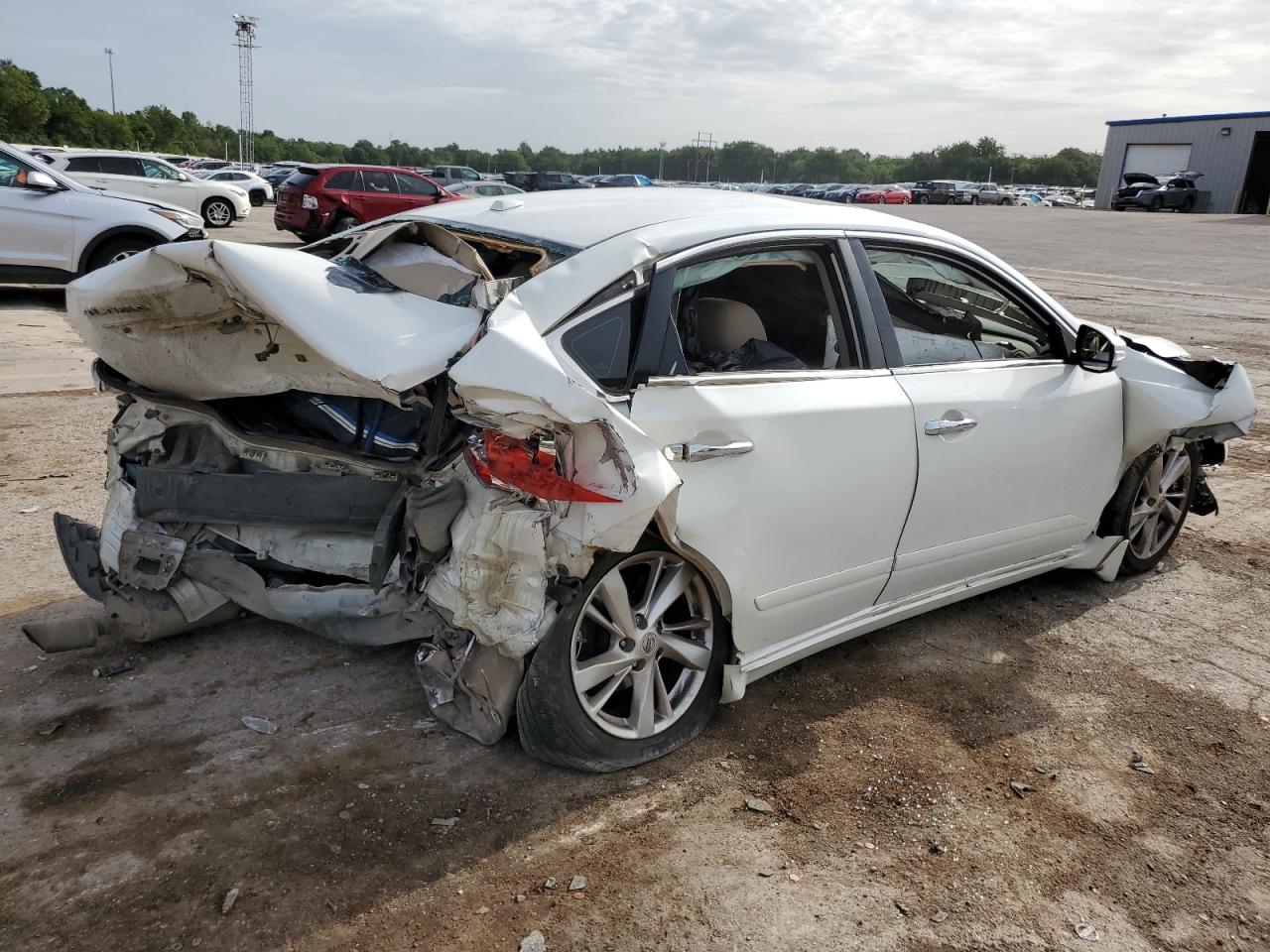 2015 Nissan Altima - Image 3