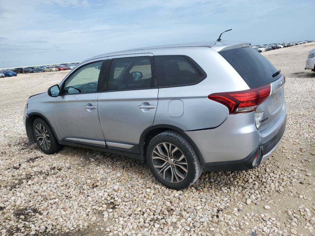 JA4AD2A34GZ050431 2016 MITSUBISHI OUTLANDER - Image 2