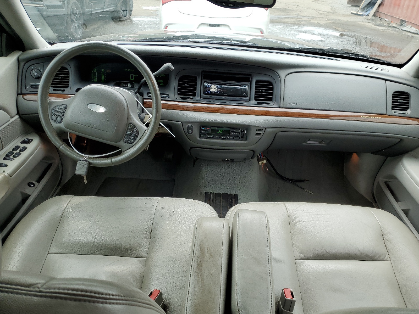 2FAFP74W04X104773 2004 Ford Crown Victoria Lx