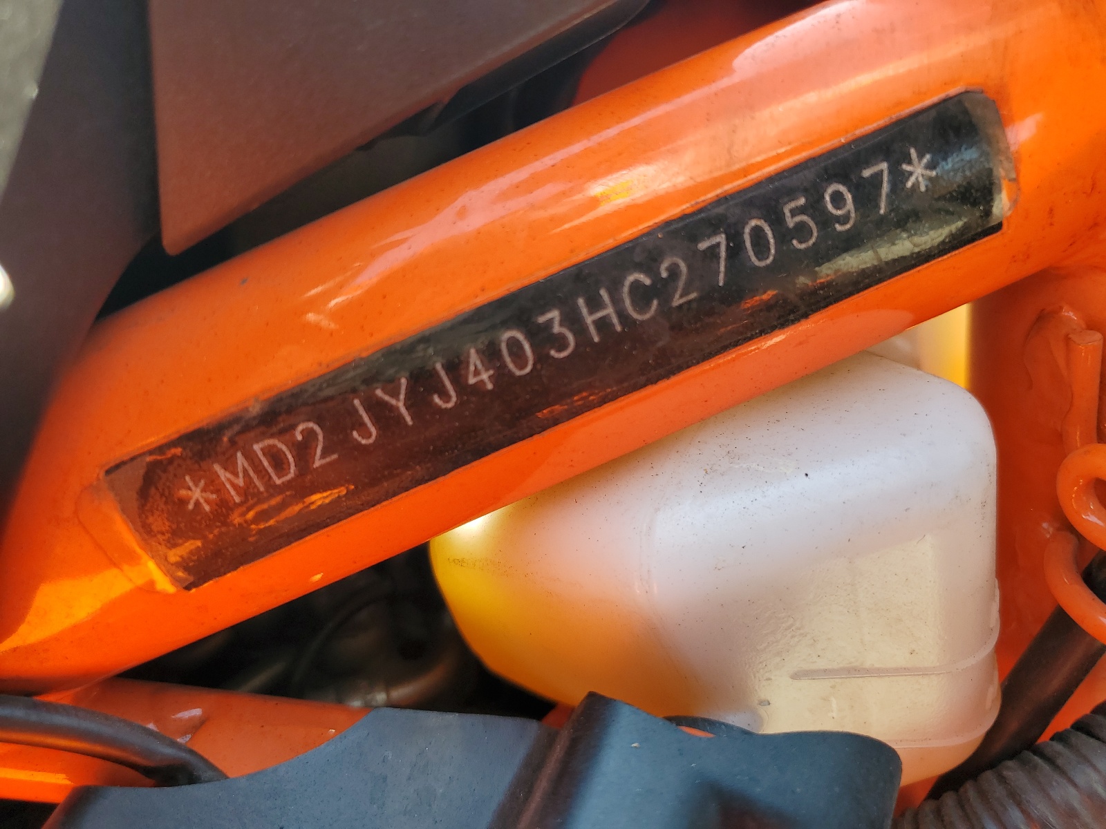 MD2JYJ403HC270597 2017 Ktm 390 Duke