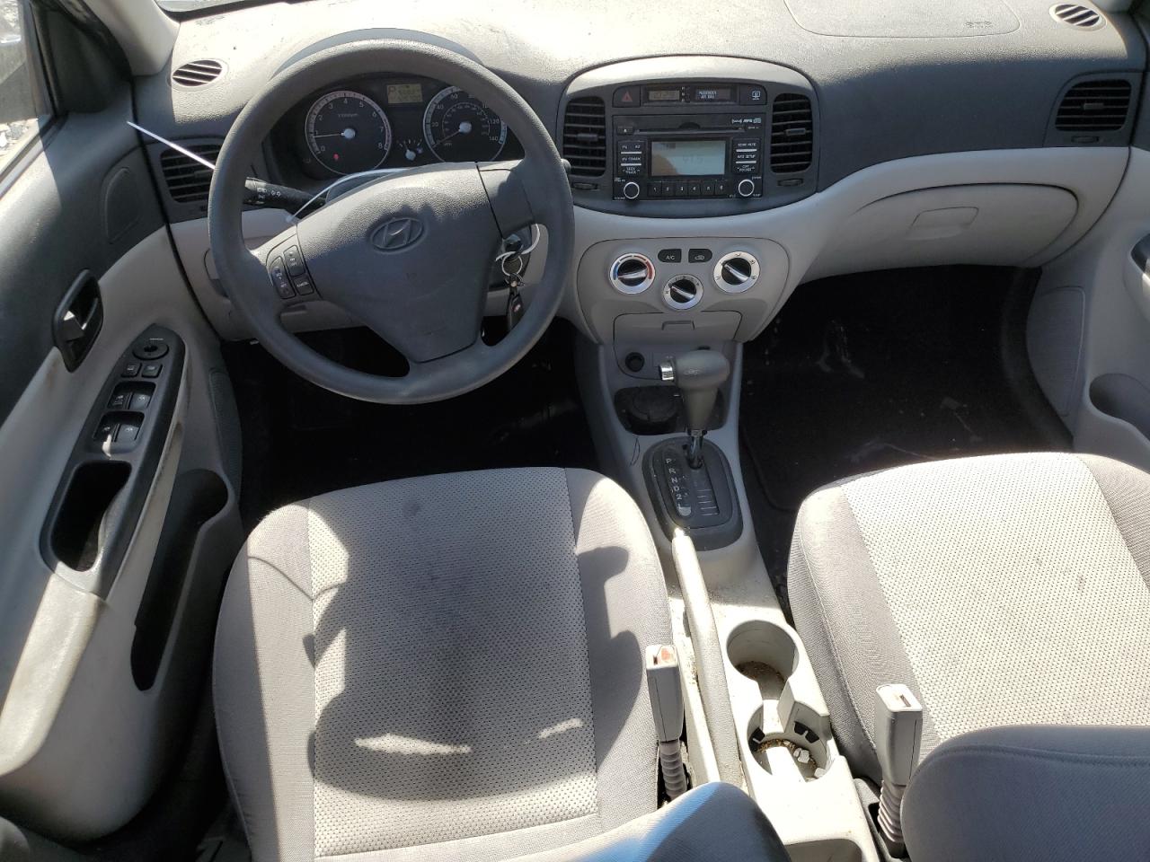 2009 Hyundai Accent - Image 8