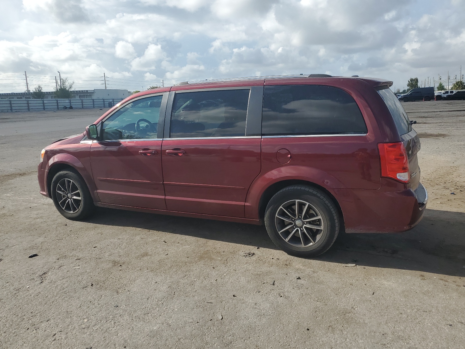 2C4RDGCG8HR745772 2017 Dodge Grand Caravan Sxt