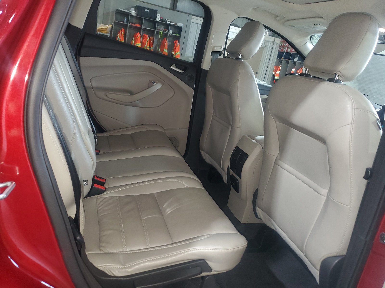 1FMCU9J90KUA84718 2019 Ford Escape Titanium