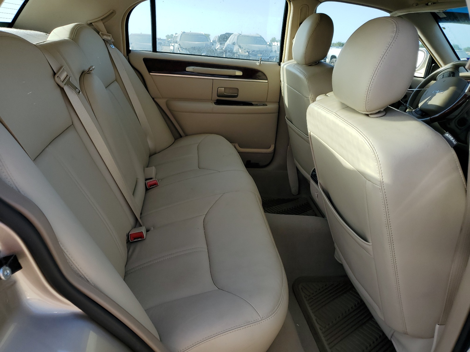 1LNHM82W97Y637628 2007 Lincoln Town Car Signature Limited