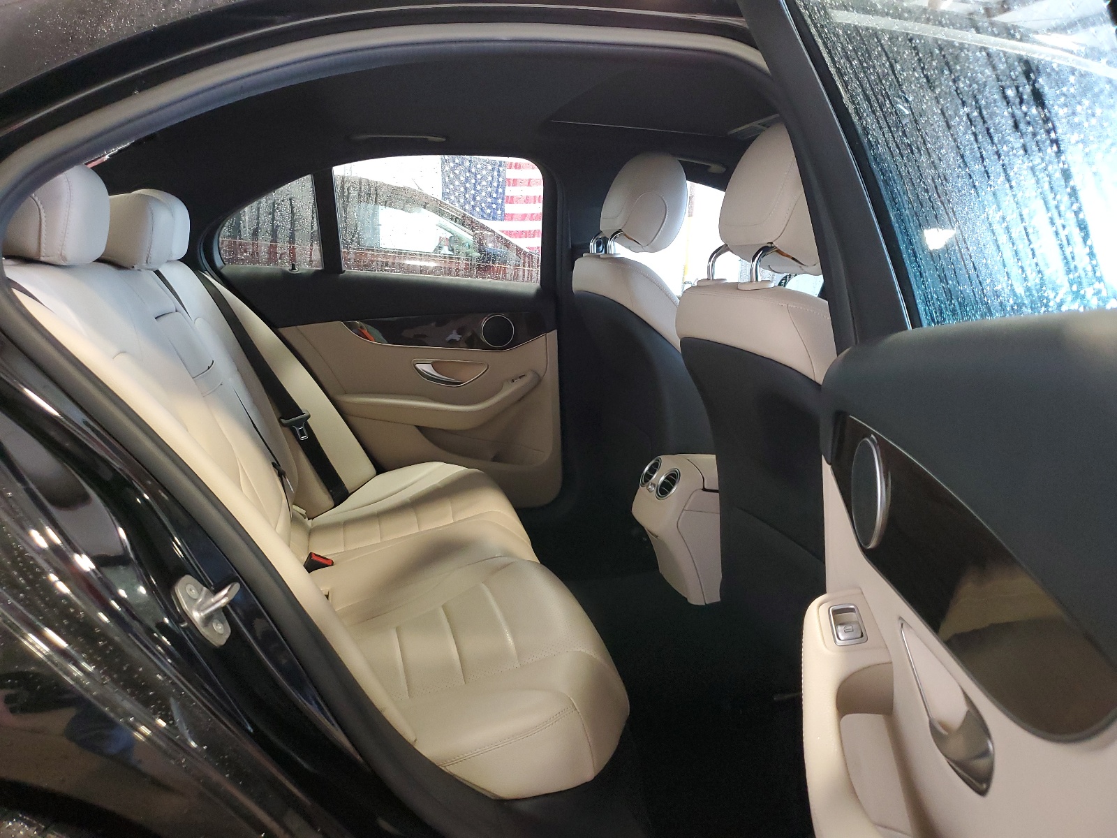 55SWF4JBXJU247219 2018 Mercedes-Benz C 300