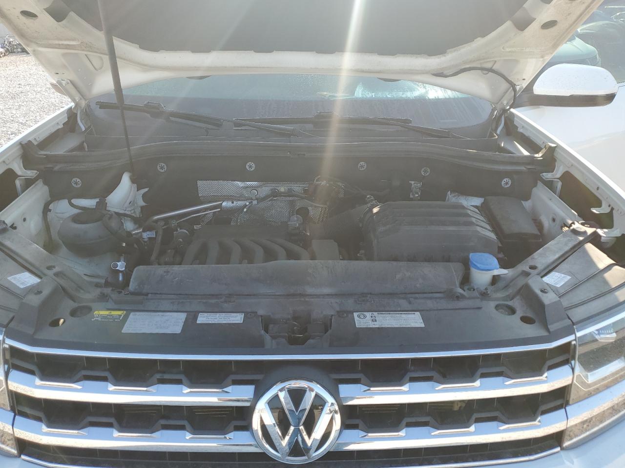 1V2CR2CA3JC546101 2018 Volkswagen Atlas Se