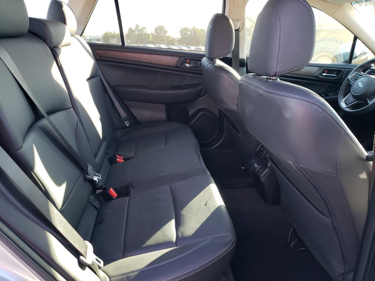 2018 Subaru Outback 3.6R Limited VIN: 4S4BSENCXJ3318495 Lot: 63874624