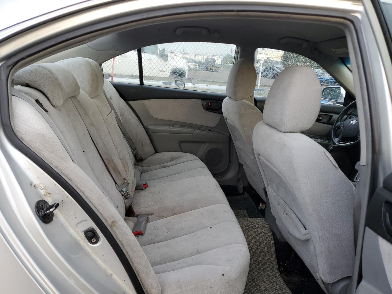 2007 Kia Optima Lx VIN: KNAGE123975132102 Lot: 63361944