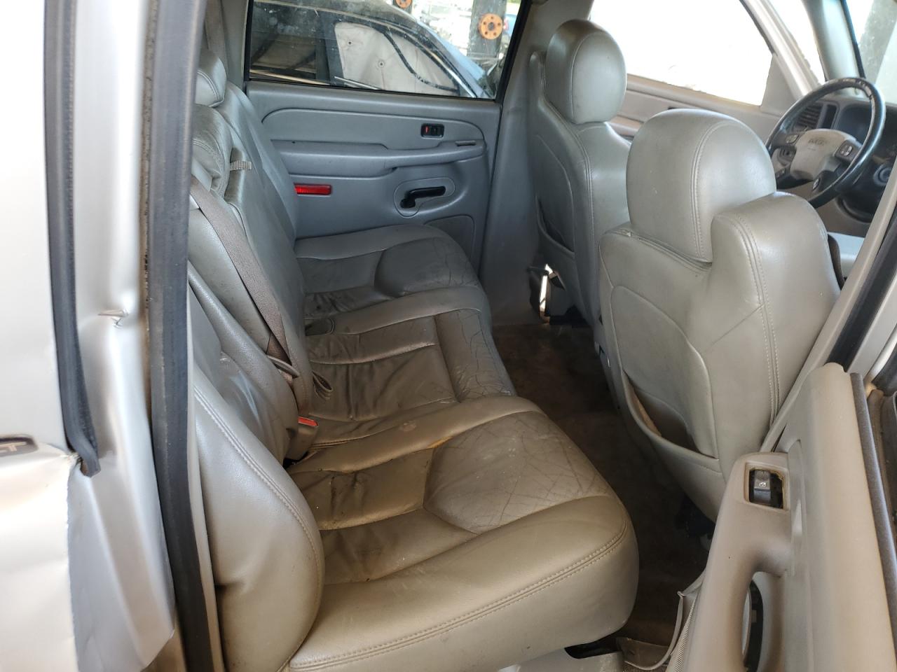 2005 GMC Yukon - Image 11
