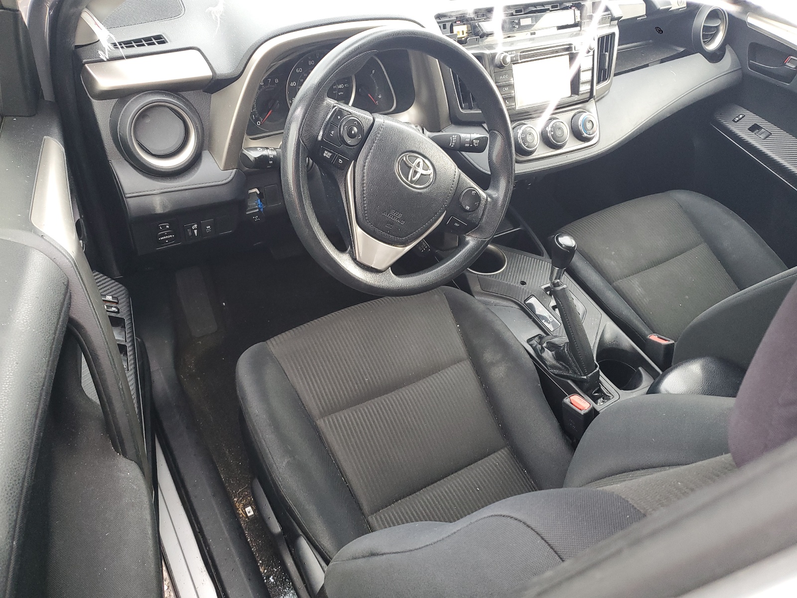 JTMBFREV6FJ040859 2015 Toyota Rav4 Le
