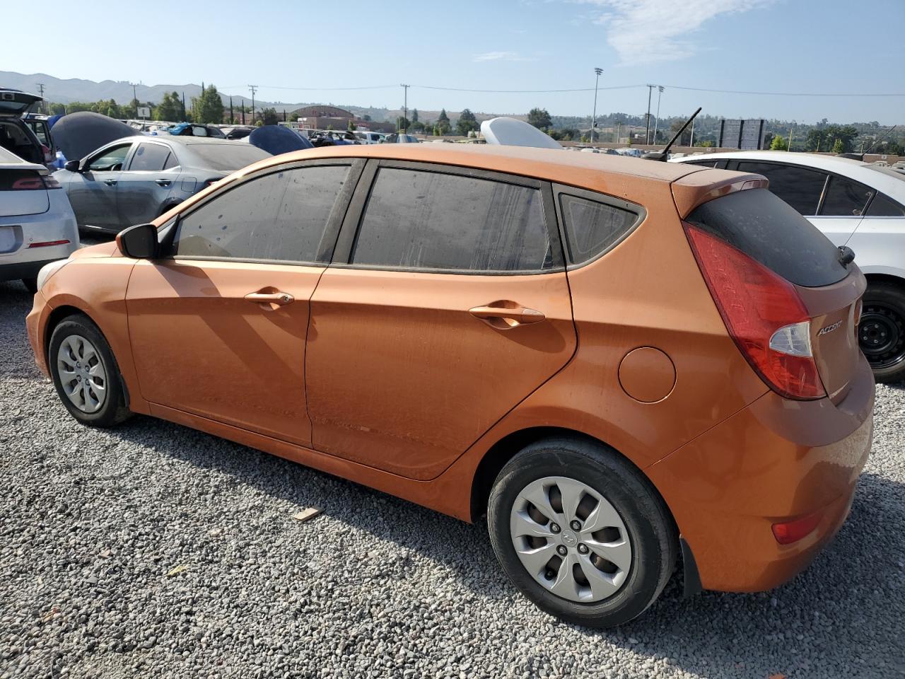 KMHCT5AE7HU327734 2017 HYUNDAI ACCENT - Image 2