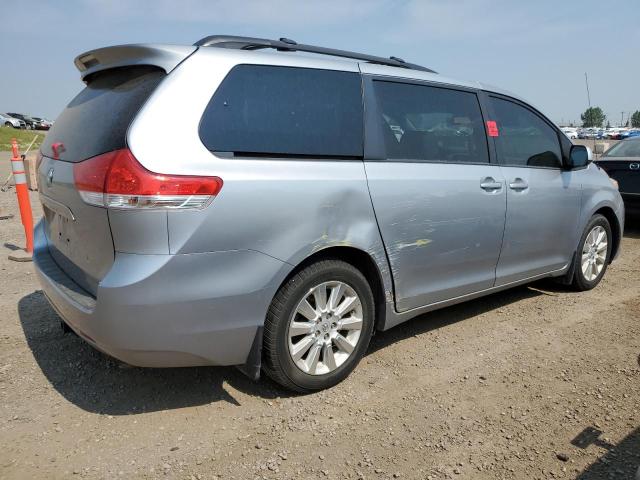 2013 TOYOTA SIENNA XLE