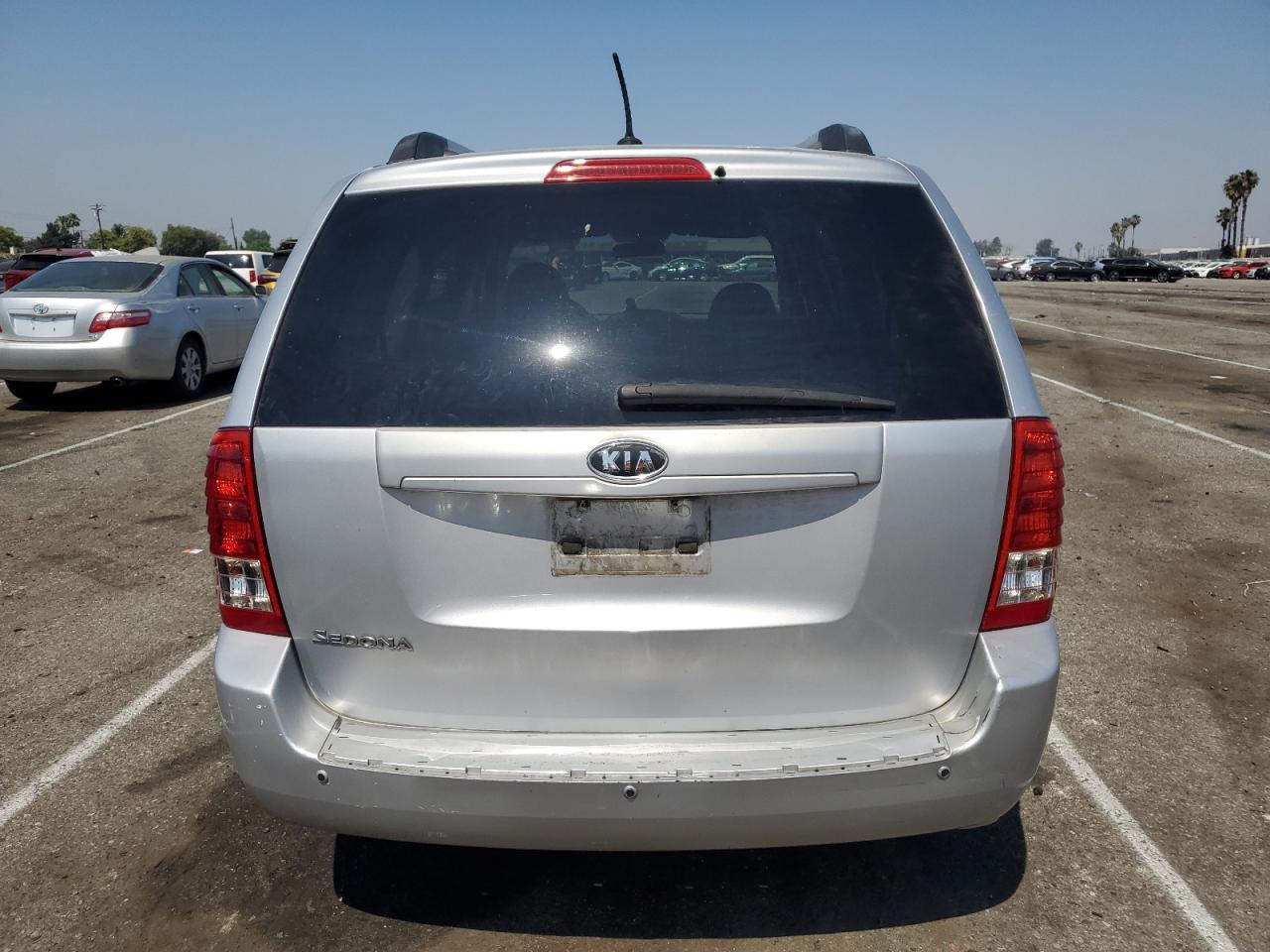 KNDMG4C73B6410532 2011 Kia Sedona Lx