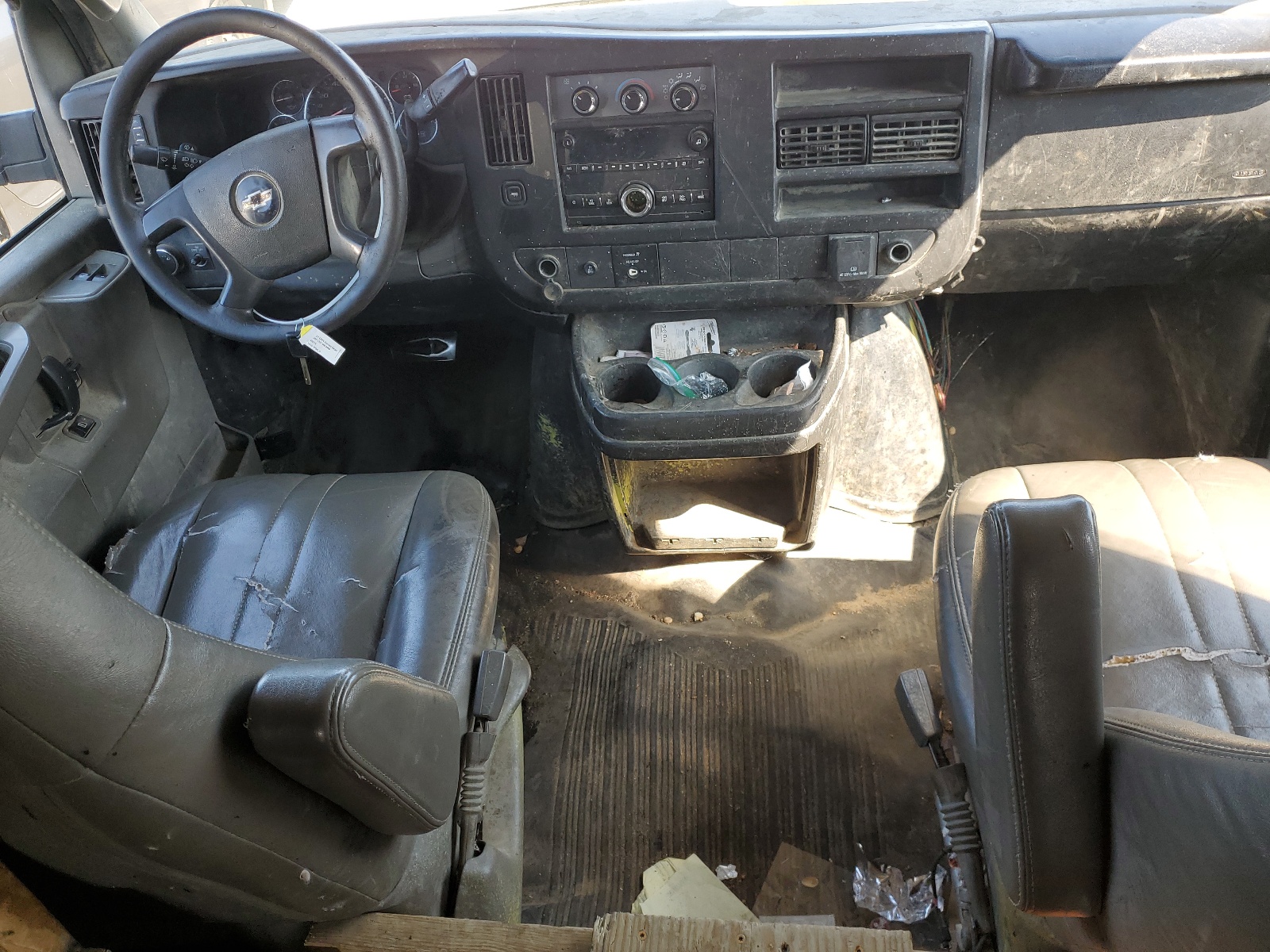 1GCWGBFF3H1105621 2017 Chevrolet Express G2500