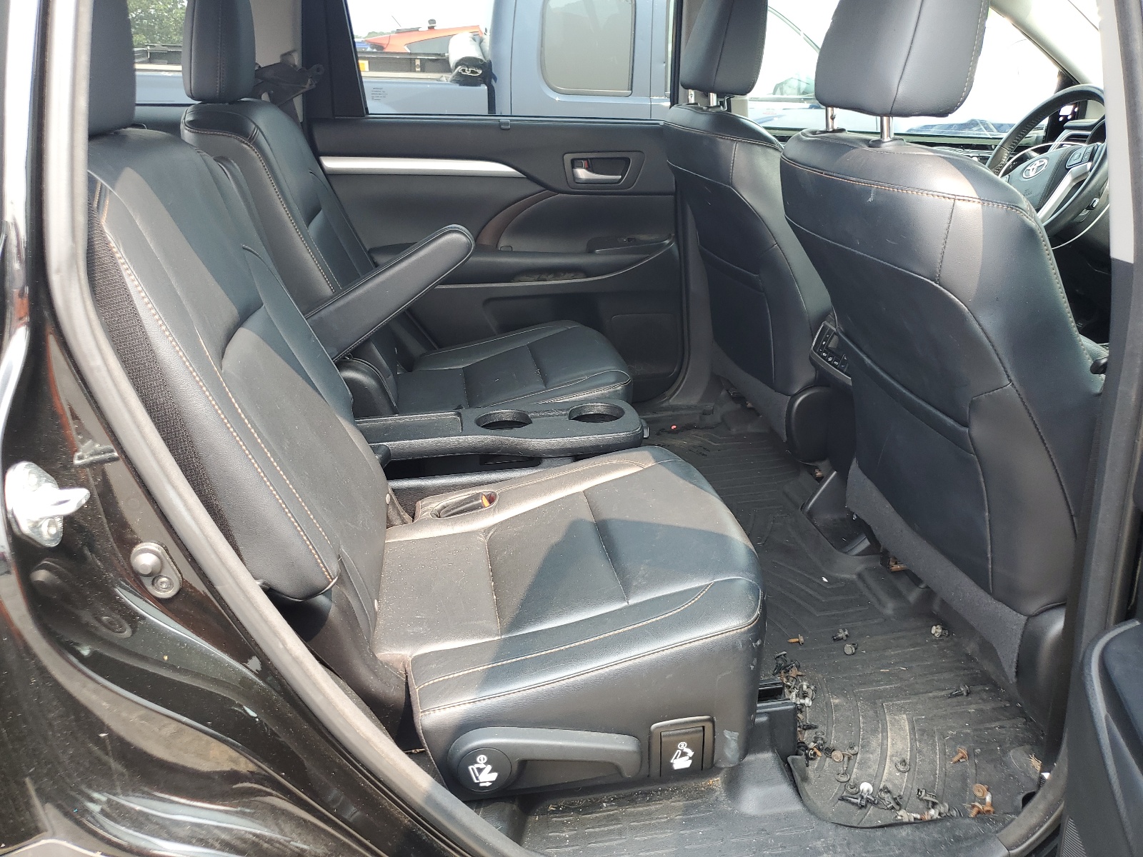 5TDJKRFH5FS140258 2015 Toyota Highlander Xle