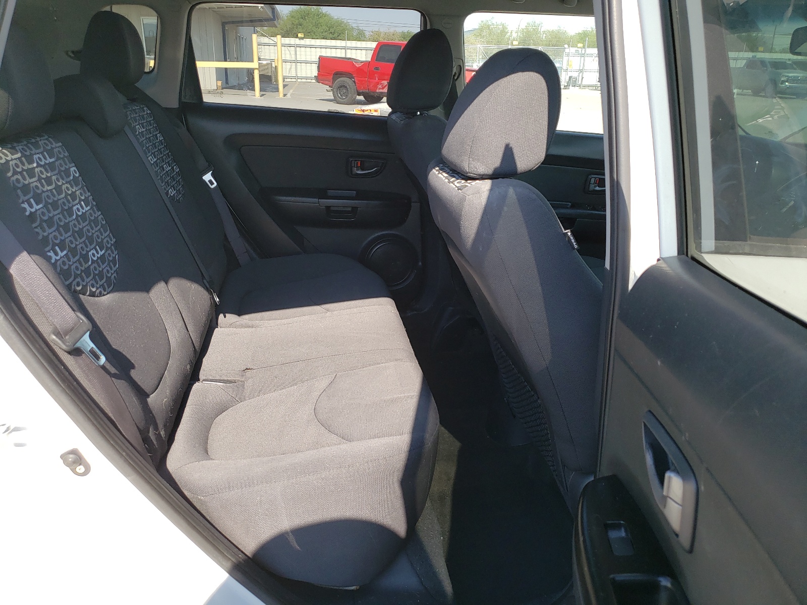 KNDJT2A27B7331319 2011 Kia Soul +