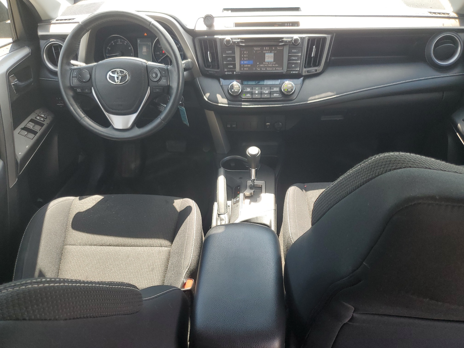2T3WFREV2HW323426 2017 Toyota Rav4 Xle
