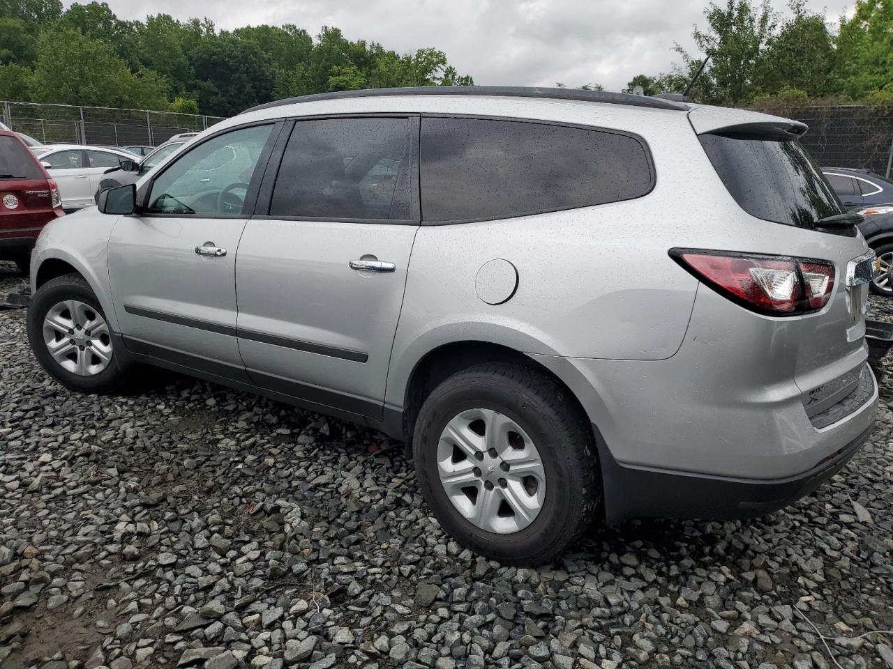 1GNKRFKDXGJ332556 2016 CHEVROLET TRAVERSE - Image 2