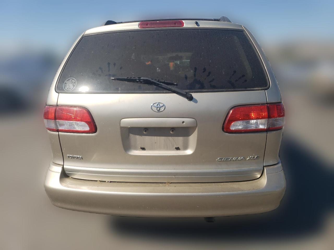 2002 Toyota Sienna Le VIN: 4T3ZF13C22U413764 Lot: 61826194