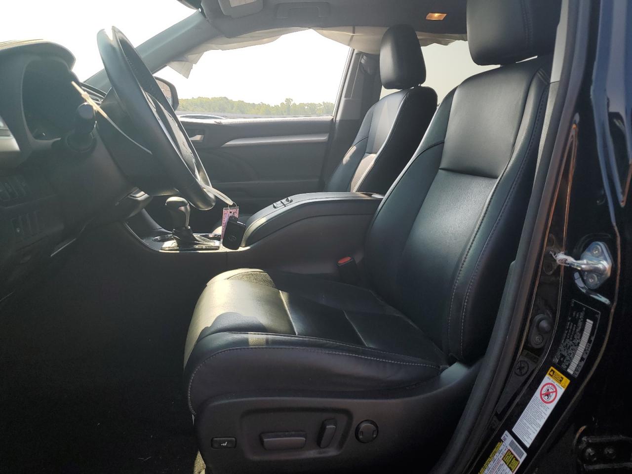 2018 Toyota Highlander Se VIN: 5TDJZRFH1JS551659 Lot: 63042514