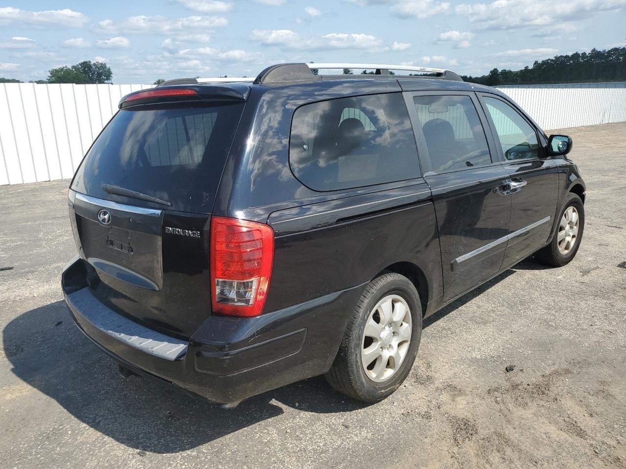 2007 Hyundai Entourage Gls VIN: KNDMC233176024647 Lot: 62865924