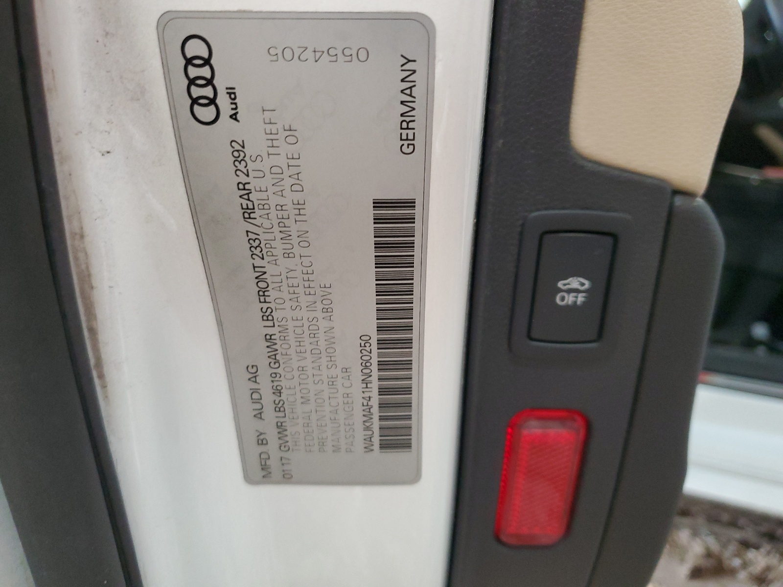 WAUKMAF41HN060250 2017 Audi A4 Ultra Premium