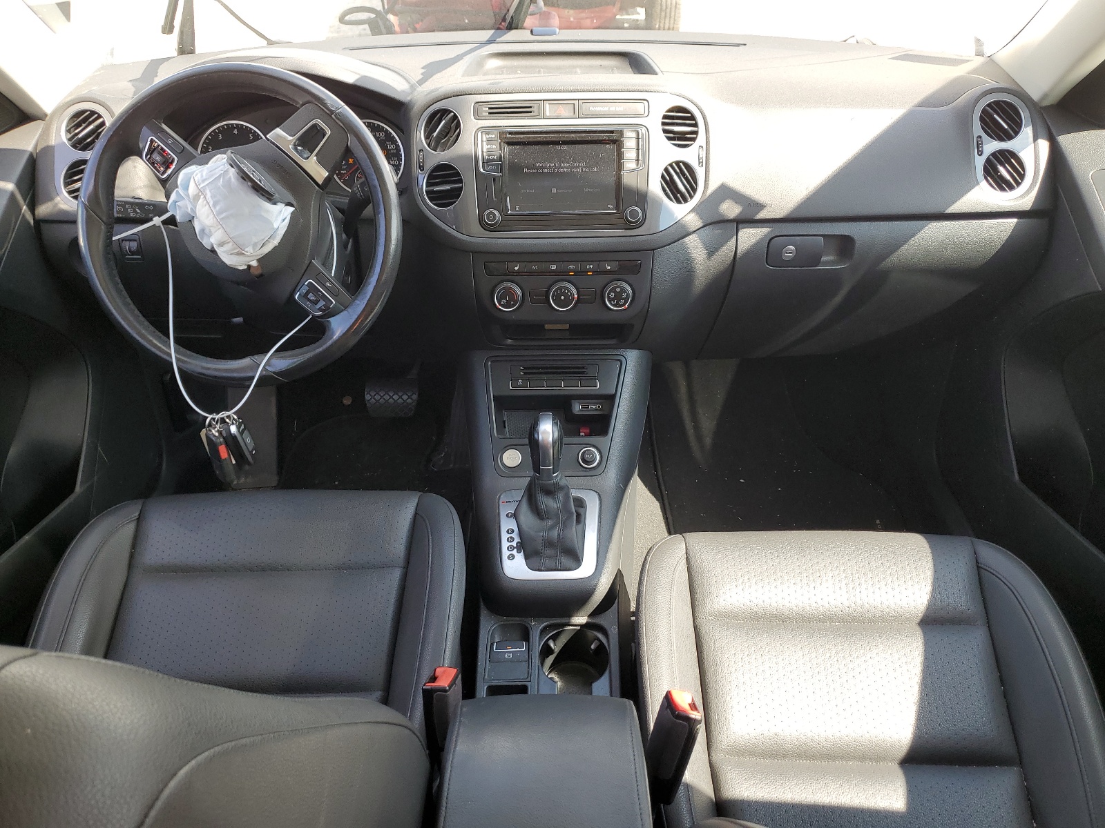 WVGSV7AX0HK003555 2017 Volkswagen Tiguan Wolfsburg