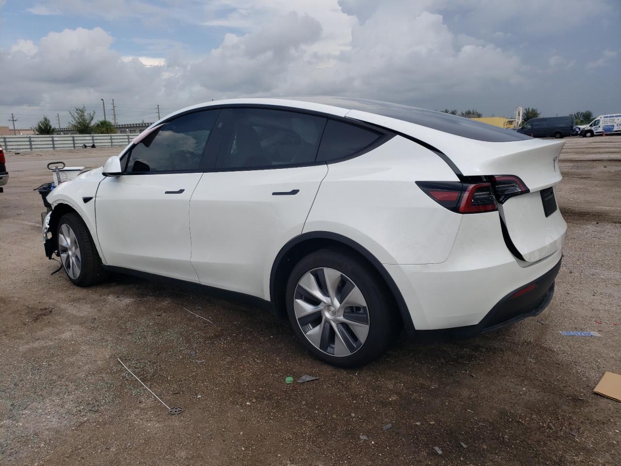 7SAYGDED4RF090398 Tesla Model Y  2