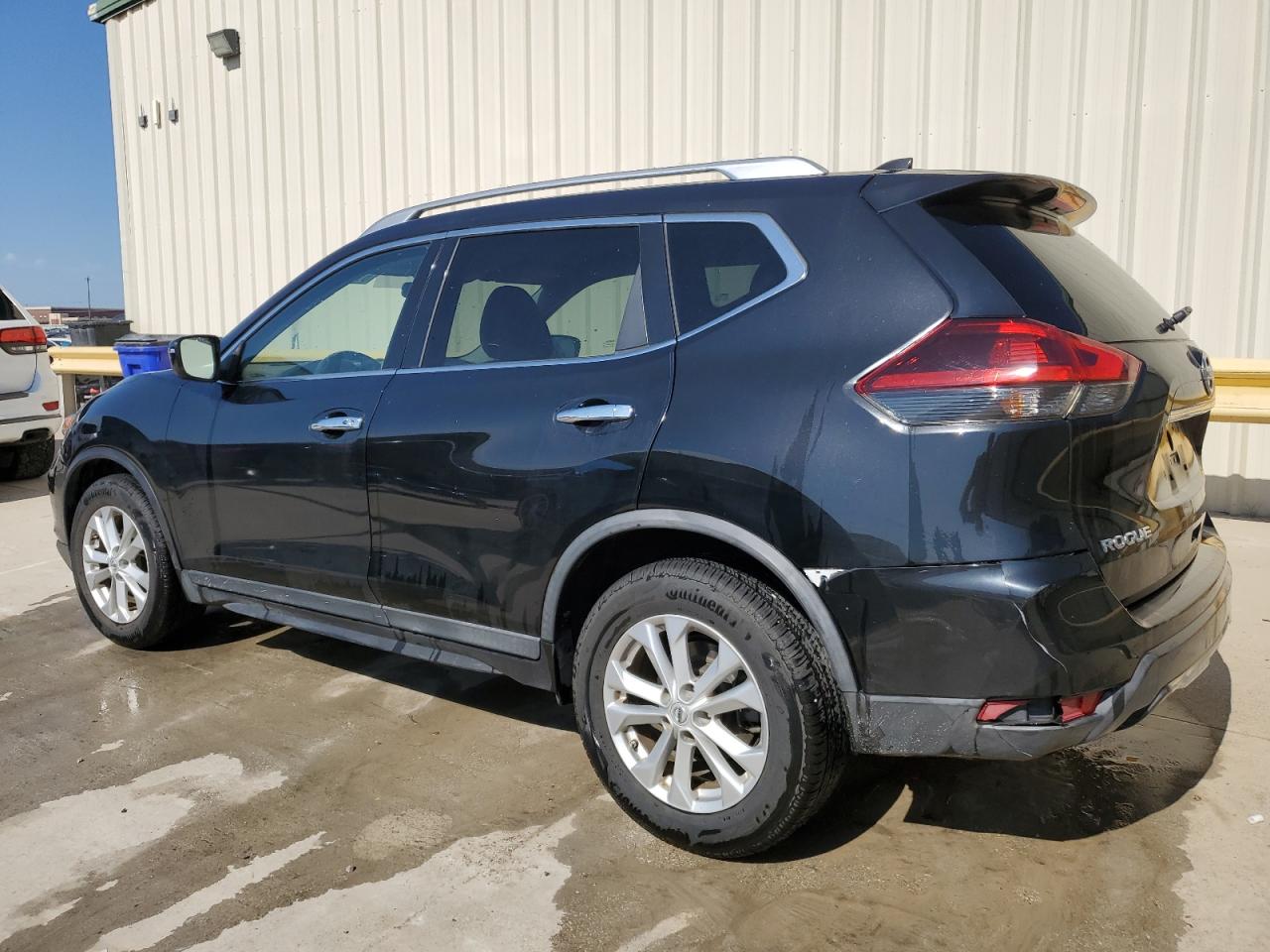 KNMAT2MT9JP547515 2018 NISSAN ROGUE - Image 2