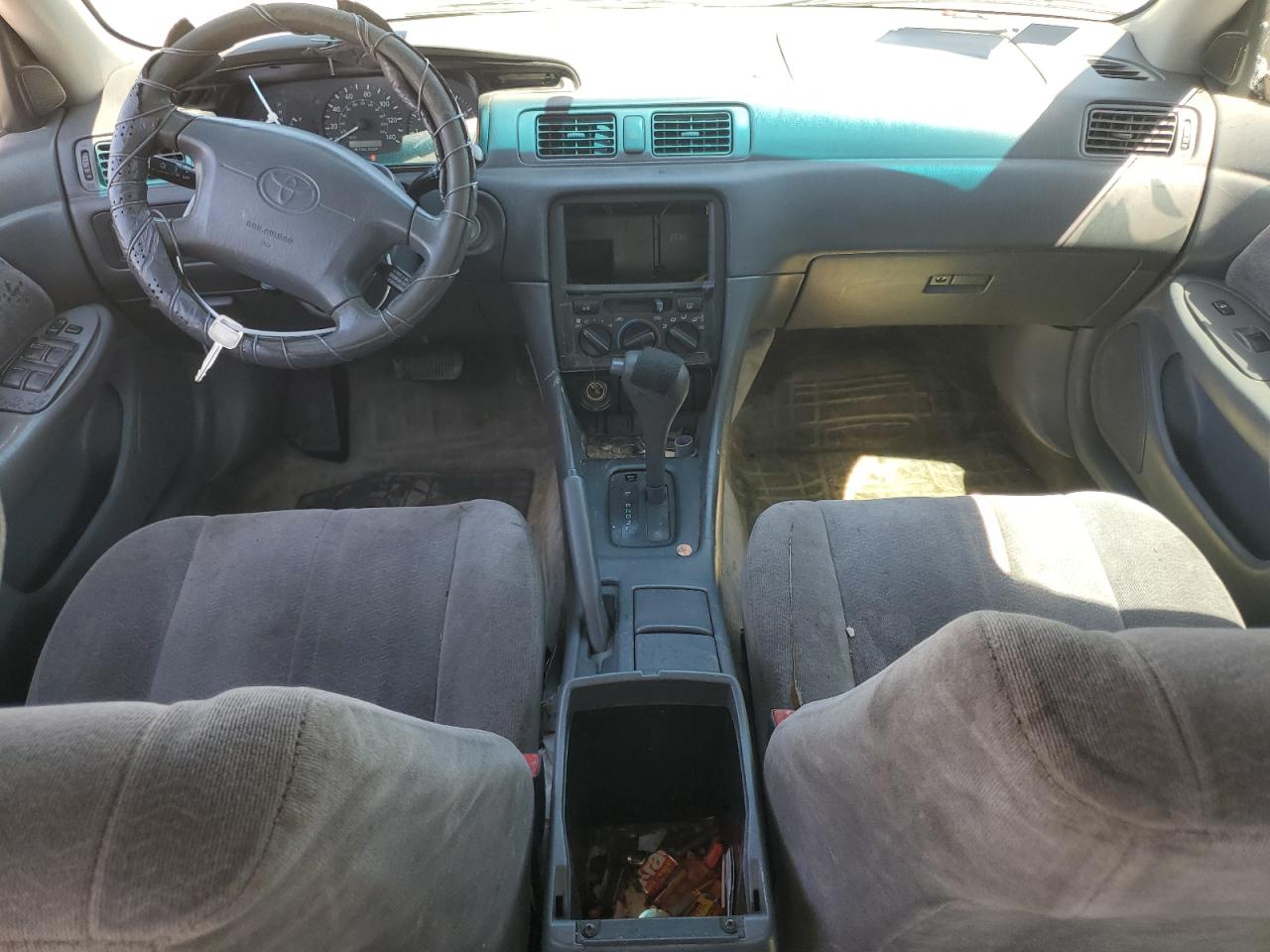 1999 Toyota Camry Le VIN: JT2BF22KXX0177563 Lot: 64457304