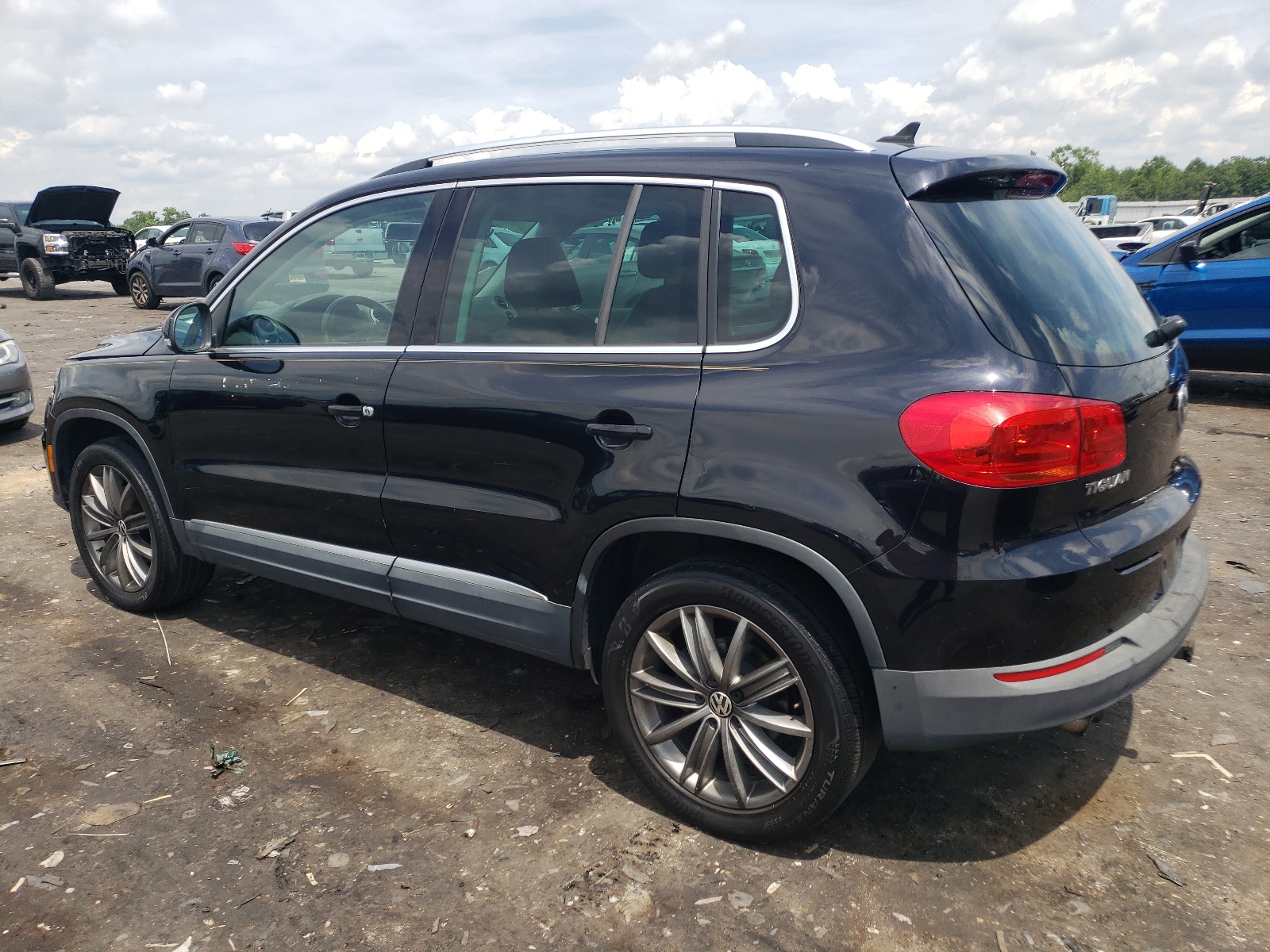 2012 Volkswagen Tiguan S vin: WVGBV7AX5CW570989