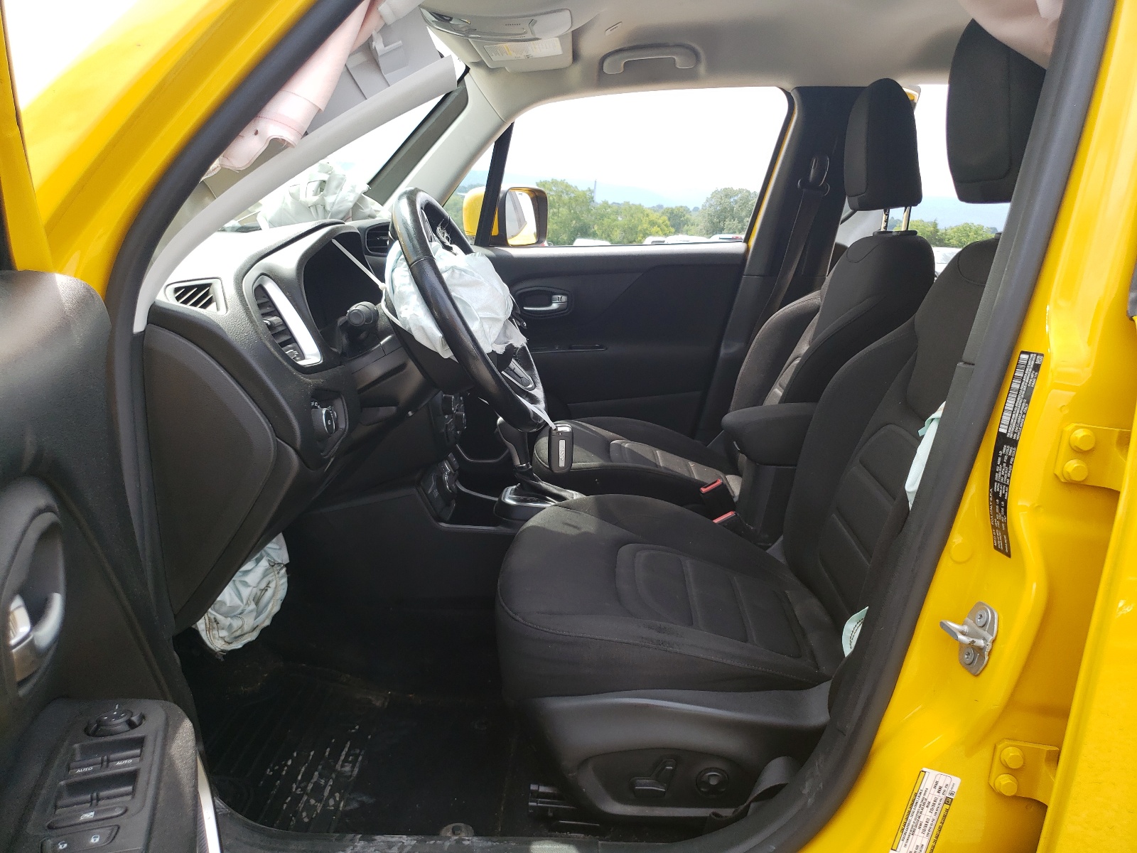 ZACCJBBB2JPH69812 2018 Jeep Renegade Latitude