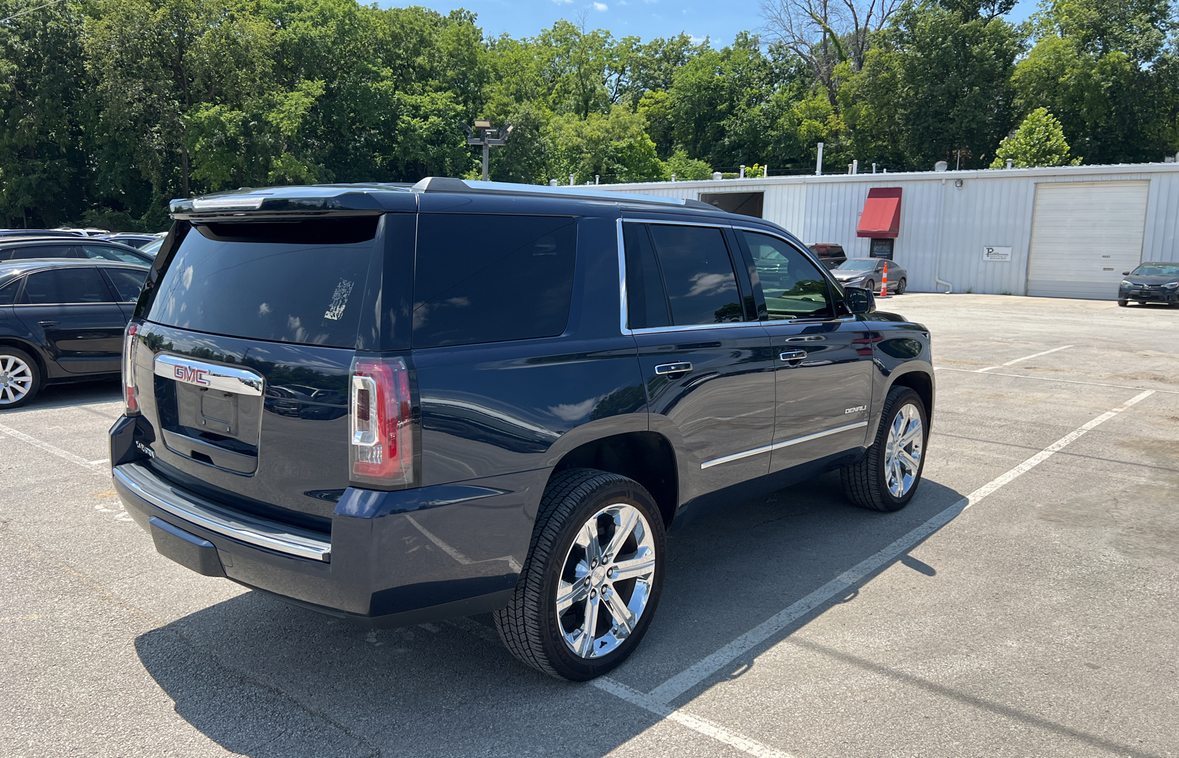 2017 GMC Yukon Denali vin: 1GKS2CKJ6HR201245