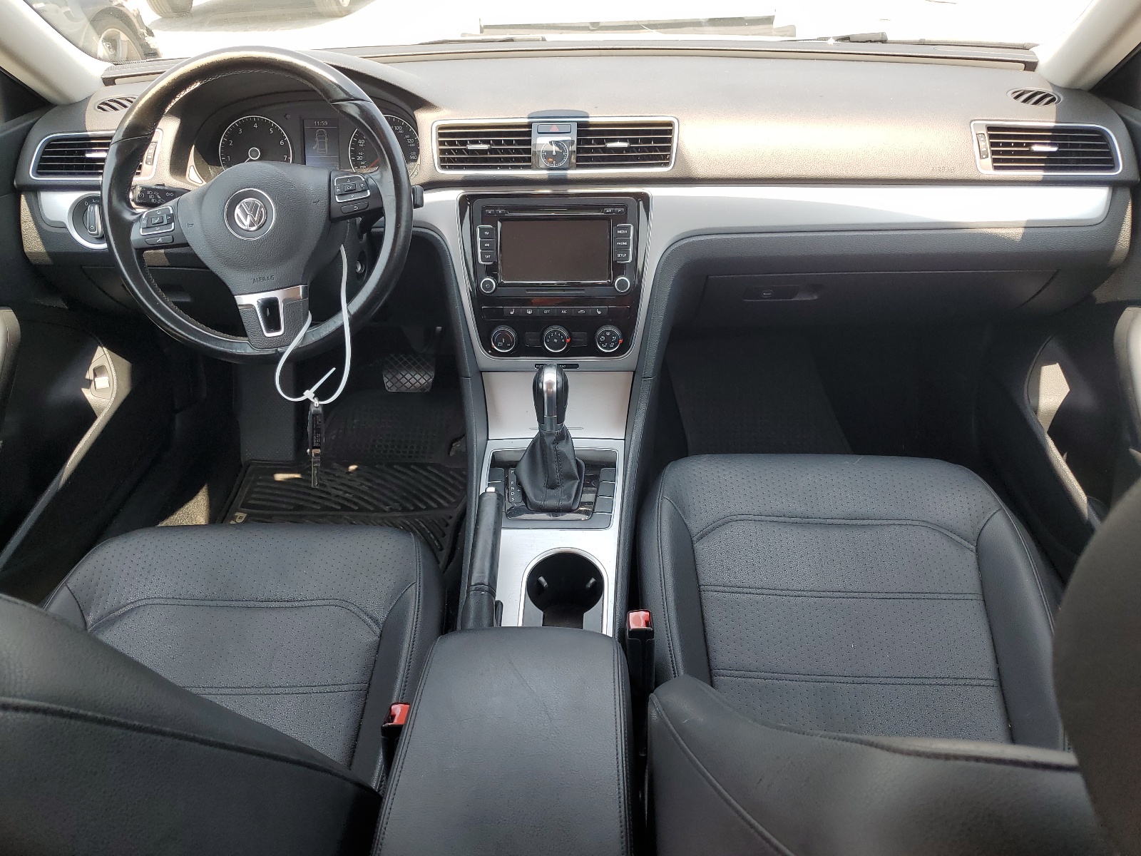 1VWBH7A37DC084290 2013 Volkswagen Passat Se