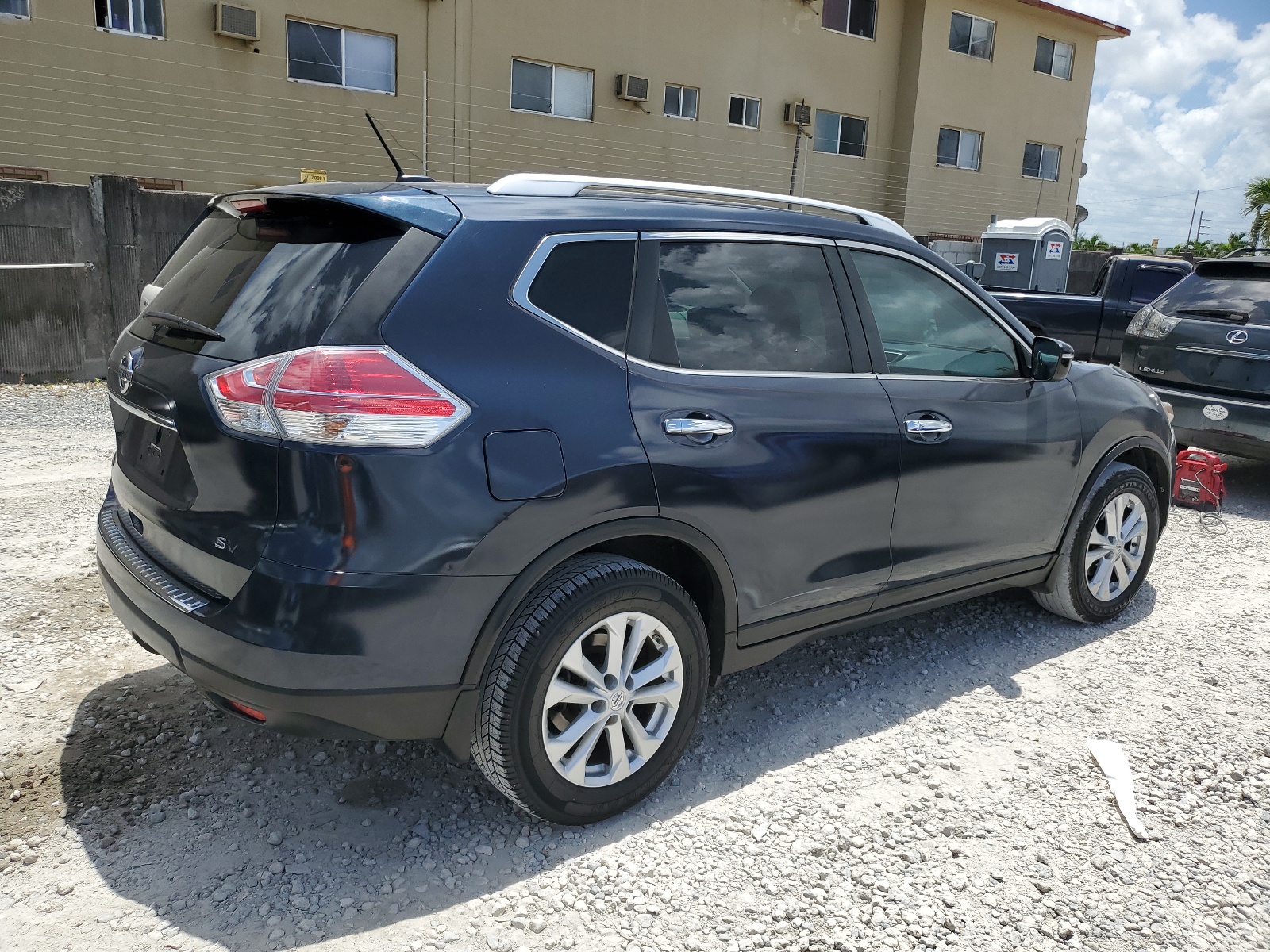 2015 Nissan Rogue S vin: KNMAT2MT5FP535529