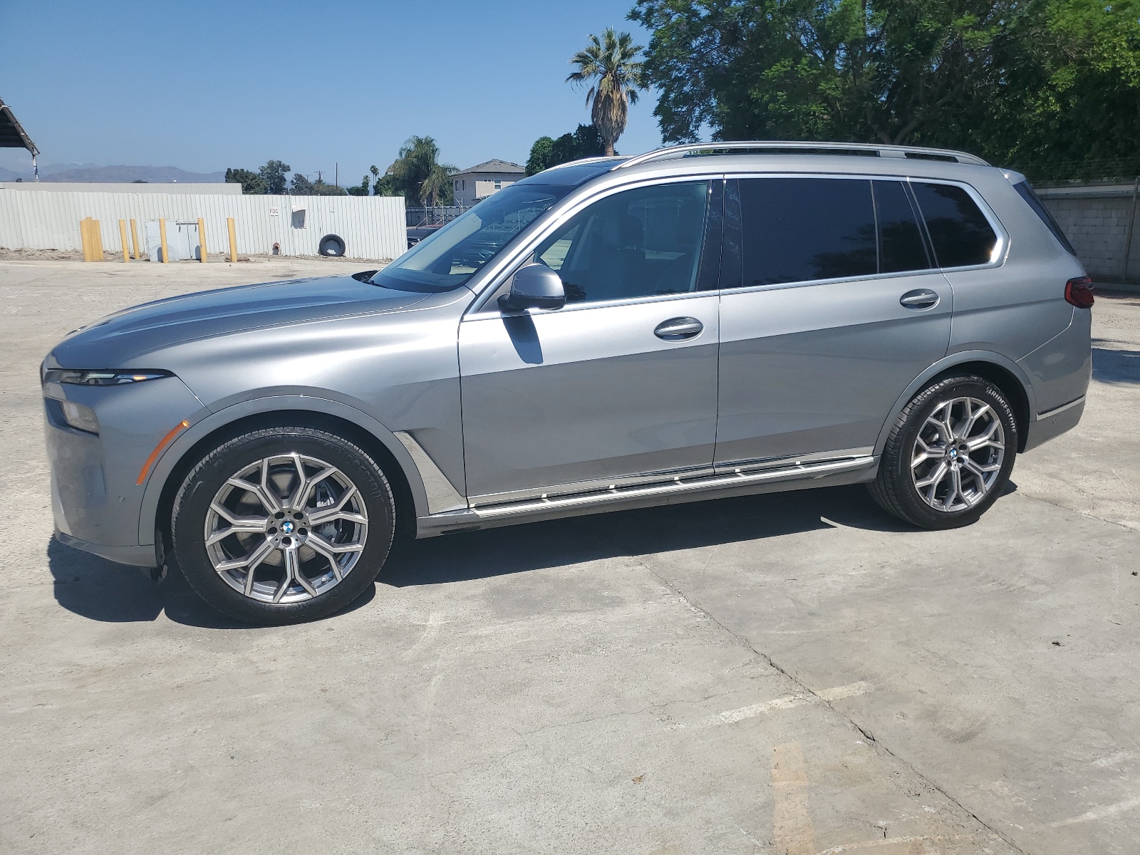 2023 BMW X7 xDrive40I vin: 5UX23EM05P9P12029