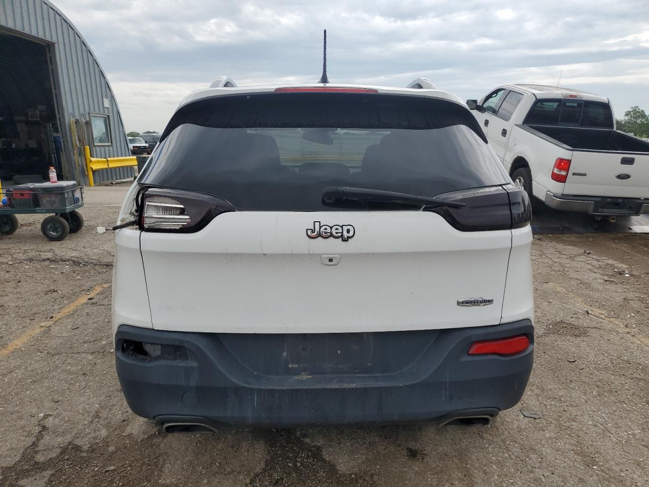 2015 Jeep Cherokee Latitude VIN: 1C4PJLCS8FW643034 Lot: 63532054