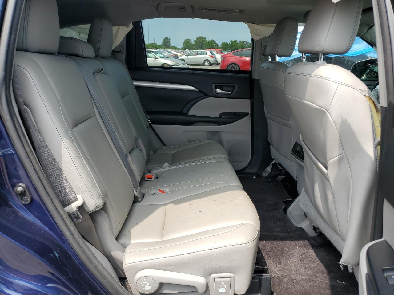 2016 Toyota Highlander Xle VIN: 5TDJKRFH2GS258284 Lot: 64959234