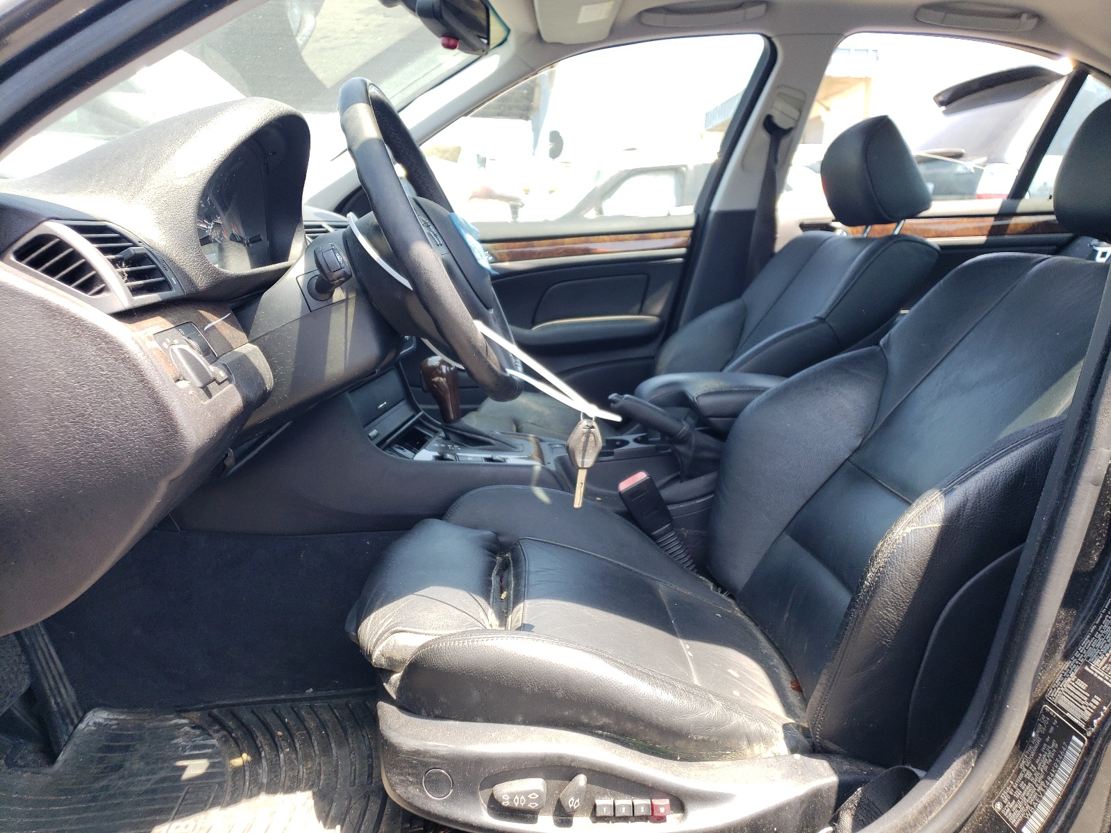 WBAEV33484KR34647 2004 BMW 325 I